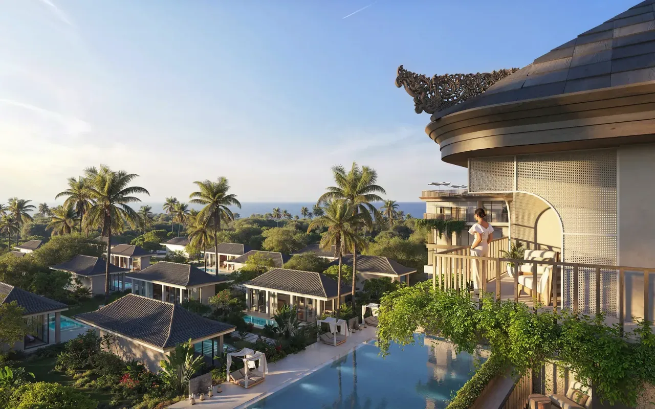 Ramada Nusa Dua by Wyndham — вид с балкона на бассейн и виллы комплекса